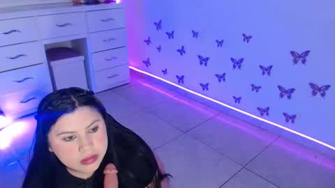 Snapshot of dakkotta_curvy chatting on 03/08/26, 04:27 VALENTINA online show from 03/08/26, 04:27