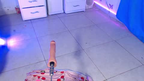 Snapshot of dakkotta_curvy chatting on 06/15/26, 05:42 VALENTINA online show from 06/15/26, 05:42