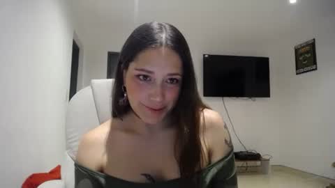 IG  dakotasofiaa online show from 05/05/26, 01:13