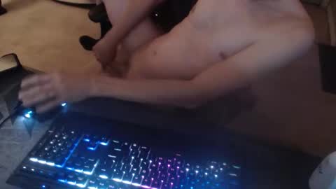 Snapshot of dakota_reilly chatting on 11/27/25, 12:40 Dakota online show from 11/27/25, 12:40