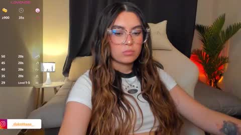 dakottaa__ online show from 03/29/26, 12:21