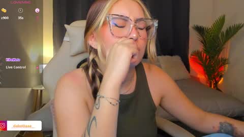 dakottaa__ online show from 04/30/26, 01:45