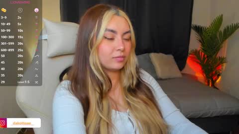 dakottaa__ online show from 05/15/26, 11:01