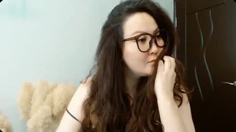 Snapshot of dalidayes chatting on 09/17/25, 06:48 Dali online show from 09/17/25, 06:48