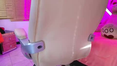 Snapshot of daliia_ chatting on 12/02/25, 12:54 Daliia online show from 12/02/25, 12:54