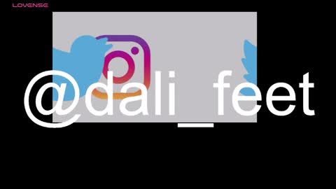 Snapshot of dalila_oficials chatting on 05/05/26, 11:29 online show from 05/05/26, 11:29