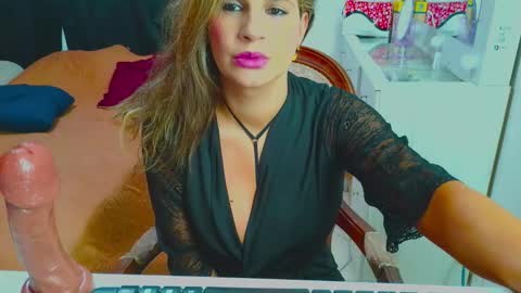 Snapshot of dalila_sexxx chatting on 11/10/25, 11:26 Dalila online show from 11/10/25, 11:26