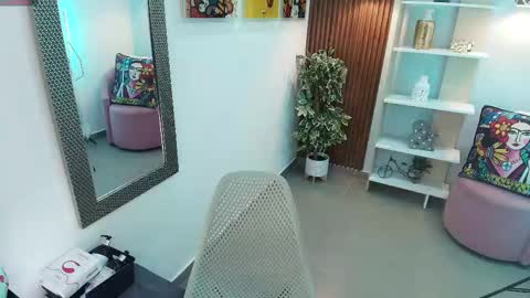 Snapshot of dalila_sky chatting on 11/17/25, 06:03 Dalila online show from 11/17/25, 06:03