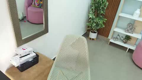 Snapshot of dalila_sky chatting on 11/21/25, 06:28 Dalila online show from 11/21/25, 06:28