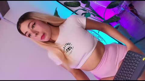 Snapshot of dalila_thoms chatting on 11/05/25, 07:25 Dalila online show from 11/05/25, 07:25