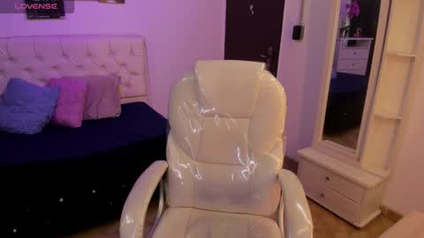 Snapshot of dalilah_420 chatting on 12/02/25, 07:53 dalilah_420 online show from 12/02/25, 07:53