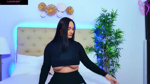 daliyaa_ online show from 10/16/25, 12:17