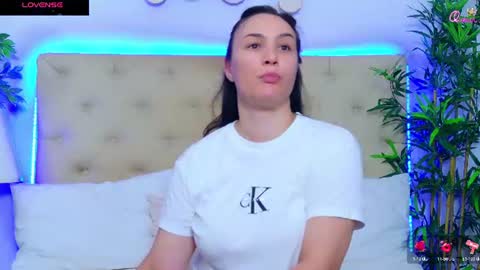 daliyaa_ online show from 07/01/26, 11:56