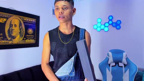 damar_felipe online show from 12/17/24, 07:40