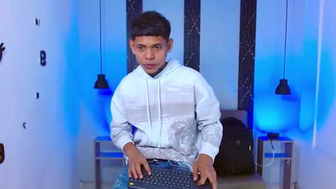 Snapshot of damar_felipe chatting on 11/15/25, 04:32 damar_felipe online show from 11/15/25, 04:32