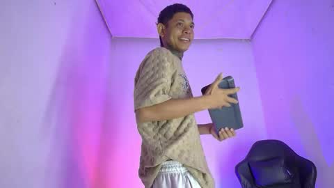 Snapshot of damar_felipe chatting on 12/14/25, 12:54 damar_felipe online show from 12/14/25, 12:54