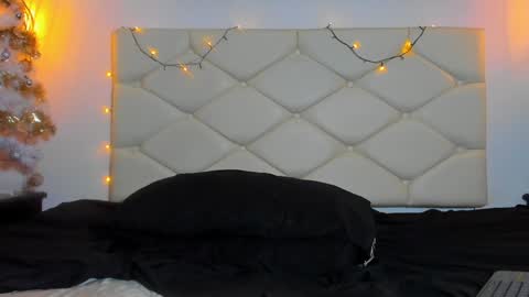 Snapshot of damara_ochoa chatting on 01/03/25, 10:20 online show from 01/03/25, 10:20