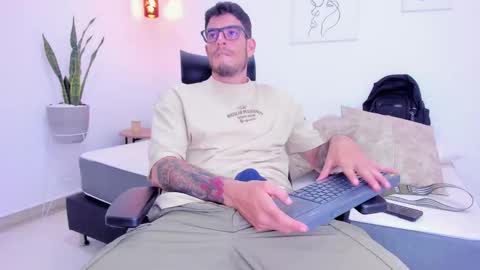 D A M I A N online show from 10/28/25, 08:22