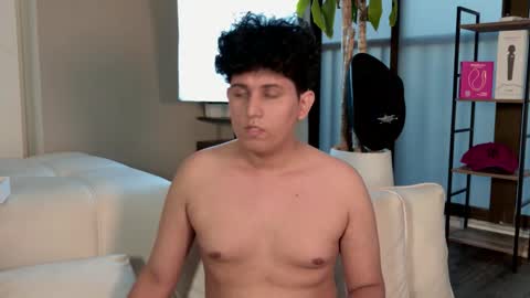 Snapshot of damian_salvatoree chatting on 10/13/25, 10:32 damian_salvatoree online show from 10/13/25, 10:32