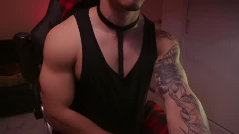 Snapshot of damianow chatting on 12/15/24, 01:24 insta damn8 -------- online show from 12/15/24, 01:24