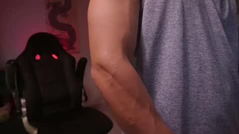 Snapshot of damianow chatting on 12/21/24, 12:31 insta damn8 -------- online show from 12/21/24, 12:31