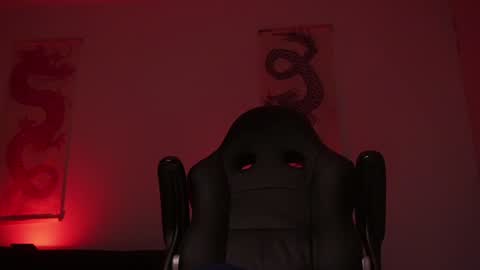 Snapshot of damianow chatting on 12/22/24, 04:06 insta damn8 -------- online show from 12/22/24, 04:06