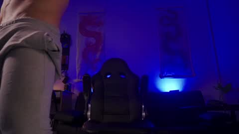 Snapshot of damianow chatting on 01/10/25, 10:57 insta damn8 -------- online show from 01/10/25, 10:57