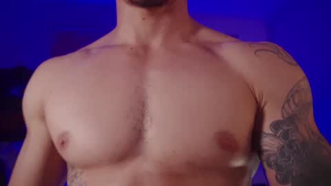 Snapshot of damianow chatting on 01/12/25, 01:42 insta damn8 -------- online show from 01/12/25, 01:42