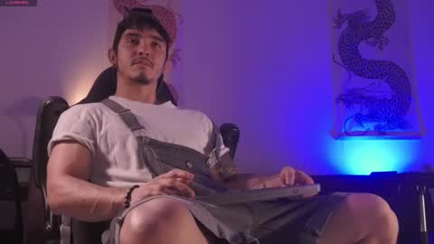 Snapshot of damianow chatting on 02/16/25, 12:52 insta damn8 -------- online show from 02/16/25, 12:52