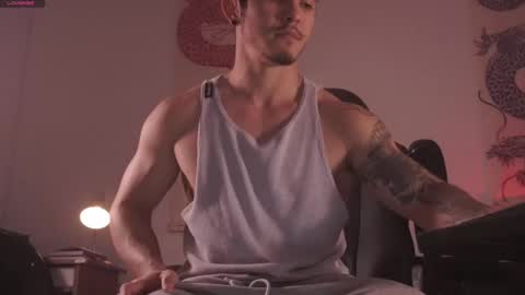 Snapshot of damianow chatting on 02/19/25, 12:14 insta damn8 -------- online show from 02/19/25, 12:14