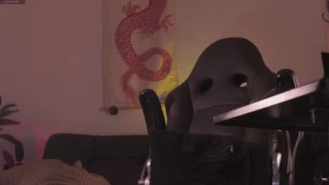 Snapshot of damianow chatting on 03/05/25, 02:46 insta damn8 -------- online show from 03/05/25, 02:46