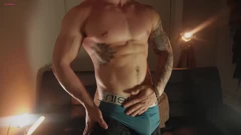 Snapshot of damianow chatting on 09/20/25, 12:55 insta damn8 -------- online show from 09/20/25, 12:55