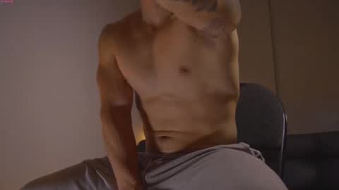 Snapshot of damianow chatting on 09/28/25, 11:43 insta damn8 -------- online show from 09/28/25, 11:43