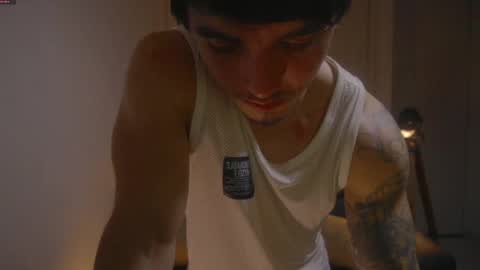 Snapshot of damianow chatting on 10/05/25, 01:37 insta damn8 -------- online show from 10/05/25, 01:37