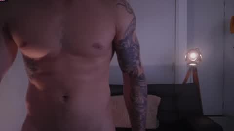 Snapshot of damianow chatting on 10/27/25, 03:16 insta damn8 -------- online show from 10/27/25, 03:16