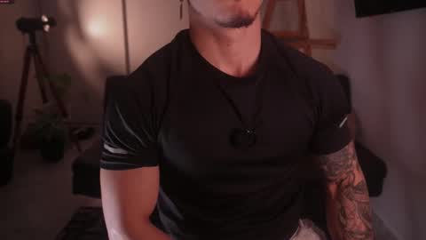 Snapshot of damianow chatting on 11/14/25, 11:57 insta damn8 -------- online show from 11/14/25, 11:57