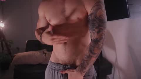 Snapshot of damianow chatting on 11/18/25, 11:59 insta damn8 -------- online show from 11/18/25, 11:59