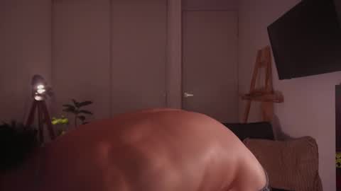 Snapshot of damianow chatting on 11/27/25, 12:35 insta damn8 -------- online show from 11/27/25, 12:35