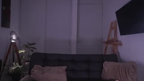 Snapshot of damianow chatting on 11/29/25, 01:41 insta damn8 -------- online show from 11/29/25, 01:41