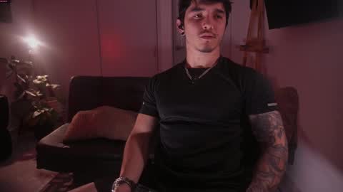 Snapshot of damianow chatting on 12/17/25, 12:05 insta damn8 -------- online show from 12/17/25, 12:05