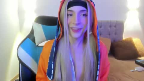 Snapshot of damiian20_ chatting on 12/15/25, 05:01 Damian online show from 12/15/25, 05:01