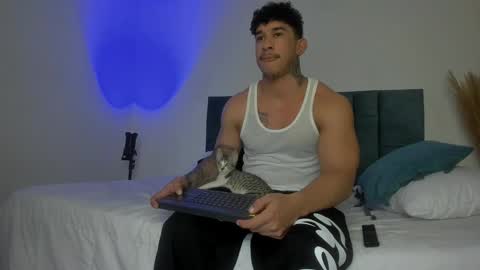 Snapshot of dammianmilleroficial chatting on 10/31/25, 05:30 INSTAGRAM DAMMIANMILLEROFICIAL online show from 10/31/25, 05:30