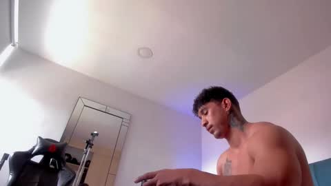 Snapshot of dammianmilleroficial chatting on 10/31/25, 06:53 INSTAGRAM DAMMIANMILLEROFICIAL online show from 10/31/25, 06:53