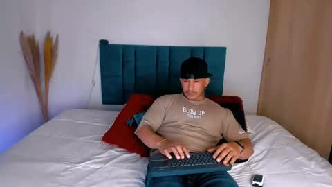 Snapshot of dammianmilleroficial chatting on 11/23/25, 02:44 INSTAGRAM DAMMIANMILLEROFICIAL online show from 11/23/25, 02:44