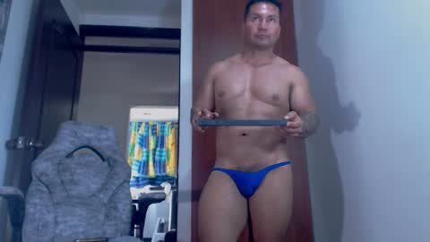 Snapshot of dammuscle chatting on 11/12/25, 04:29 dammuscle online show from 11/12/25, 04:29