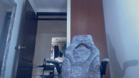 Snapshot of dammuscle chatting on 11/17/25, 02:12 dammuscle online show from 11/17/25, 02:12