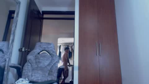 Snapshot of dammuscle chatting on 11/19/25, 03:45 dammuscle online show from 11/19/25, 03:45