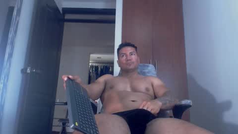 Snapshot of dammuscle chatting on 11/23/25, 03:45 dammuscle online show from 11/23/25, 03:45