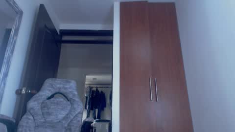 Snapshot of dammuscle chatting on 12/04/25, 02:37 dammuscle online show from 12/04/25, 02:37