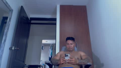 Snapshot of dammuscle chatting on 12/16/25, 04:12 dammuscle online show from 12/16/25, 04:12